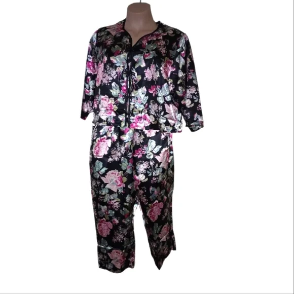 Black satin pajamas set - Picture 2 of 5